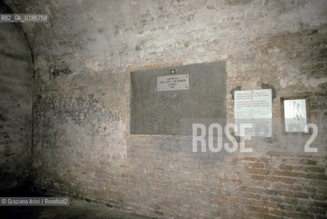 ( REPUBBLICA CECA ) -  MORAVIA  -  BRNO - LO SPIELBERK : MONUMENTO AI PRIGIONIERI ITALIANI  - © 1986 Graziano Arici/Rosebud2 / GEO / PRIGIONE