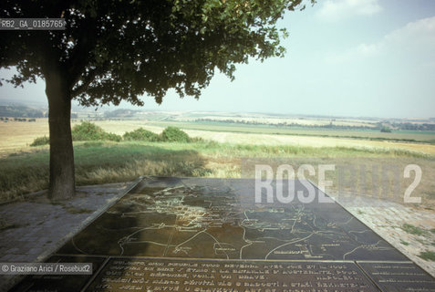 ( REPUBBLICA CECA ) -  MORAVIA  -  BRNO -  PIANA DI AUSTERLITZ COLLINA DI ZURAN   - © 1986 Graziano Arici/Rosebud2 / GEO / NAPOLEONE / BATTAGLIA