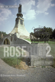 ( REPUBBLICA CECA ) -  MORAVIA  -  BRNO -  PIANA DI AUSTERLITZ  MONUMENTO AI CADUTI   - © 1986 Graziano Arici/Rosebud2 / GEO / NAPOLEONE / BATTAGLIA