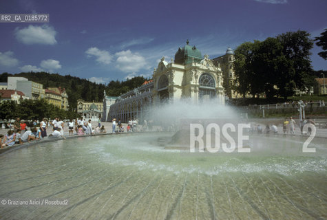( REPUBBLICA CECA ) -  BOEMIA  -  MARIANSKE LAZNE  ( MARIENBAD ) -   LA FONTANA TERMALE  - © 1986 Graziano Arici/Rosebud2 / GEO / TERME / ACQUA