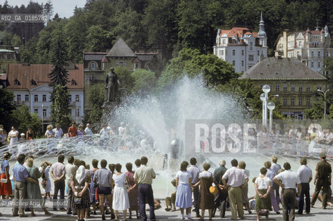 ( REPUBBLICA CECA ) -  BOEMIA  -  MARIANSKE LAZNE  ( MARIENBAD ) -   LA FONTANA TERMALE  - © 1986 Graziano Arici/Rosebud2 / GEO / TERME / ACQUA