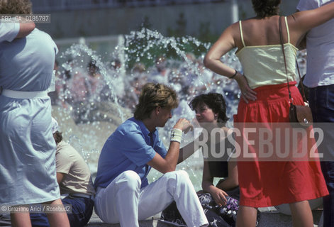 ( REPUBBLICA CECA ) -  BOEMIA  -  MARIANSKE LAZNE  ( MARIENBAD ) -   LA FONTANA TERMALE  - © 1986 Graziano Arici/Rosebud2 / GEO / TERME / ACQUA