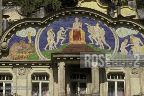 ( REPUBBLICA CECA ) -  BOEMIA  -  KARLOVY VARY ( KARLSBAD )  -  UN HOTEL   - © 1986 Graziano Arici/Rosebud2 / GEO / TERME / ACQUA / ARCHITETTURA