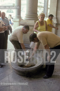 ( REPUBBLICA CECA ) -  BOEMIA  -  KARLOVY VARY ( KARLSBAD )  -  KOLONADA   - © 1986 Graziano Arici/Rosebud2 / GEO / TERME / ACQUA