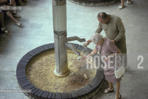 ( REPUBBLICA CECA ) -  BOEMIA  -  KARLOVY VARY ( KARLSBAD )  -  KOLONADA   - © 1986 Graziano Arici/Rosebud2 / GEO / TERME / ACQUA