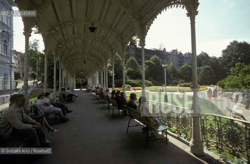 ( REPUBBLICA CECA ) -  BOEMIA  -  KARLOVY VARY ( KARLSBAD )  -  I GIARDINI   - © 1986 Graziano Arici/Rosebud2 / GEO / TERME / ACQUA