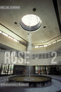 ( REPUBBLICA CECA ) -  BOEMIA  -  KARLOVY VARY ( KARLSBAD )  -  LE NUOVE TERME   - © 1986 Graziano Arici/Rosebud2 / GEO / TERME / ACQUA