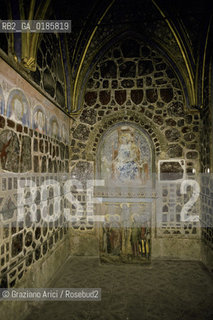 ( REPUBBLICA CECA ) -  BOEMIA  -  IL CASTELLO DO KARLSTEJN - CAPPELLA DI S.CATERINA  - © 1986 Graziano Arici/Rosebud2 / GEO