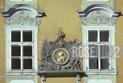 ( REPUBBLICA CECA ) -  BOEMIA  -  CHEB : LA PIAZZA DEL RE GIORGIO  -  CASA CON STEMMA  - © 1986 Graziano Arici/Rosebud2 / GEO