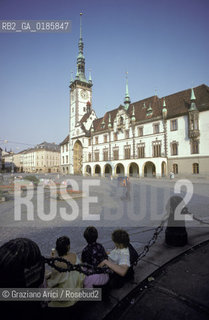 ( REPUBBLICA CECA ) -  MORAVIA  -  OLOMUC :PIAZZA DELLA PACE   - © 1986 Graziano Arici/Rosebud2 / GEO