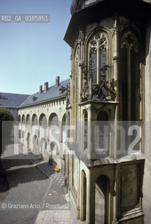 ( REPUBBLICA CECA ) -  BOEMIA  -  KUTNA HORA : PALAZZO DEL DECANATO - CORTE ITALIANA   - © 1986 Graziano Arici/Rosebud2 / GEO