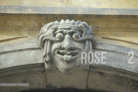 ( REPUBBLICA CECA ) PRAGA :  QUARTIERE DI MALA STRANA - MASCHERONE  - © 1986 Graziano Arici/Rosebud2 / GEO