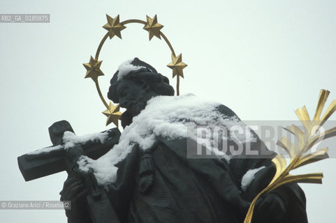 ( REPUBBLICA CECA ) PRAGA : IL QUARTIERE DI MALA STRANA  STATUA - © 1986 Graziano Arici/Rosebud2 / GEO