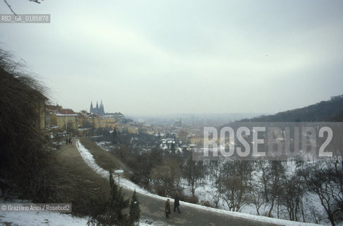 ( REPUBBLICA CECA ) PRAGA : IL QUARTIERE DI PETRIN - © 1986 Graziano Arici/Rosebud2 / GEO