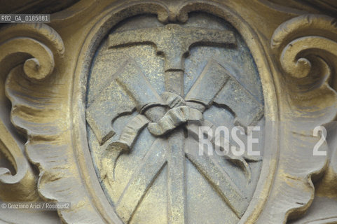 ( REPUBBLICA CECA ) PRAGA : IL QUARTIERE DI MALA STRANA STEMMA - © 1986 Graziano Arici/Rosebud2 / GEO