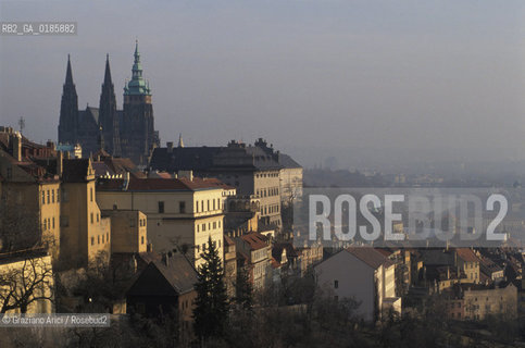 ( REPUBBLICA CECA ) PRAGA : IL QUARTIERE DI PETRIN - © 1986 Graziano Arici/Rosebud2 / GEO