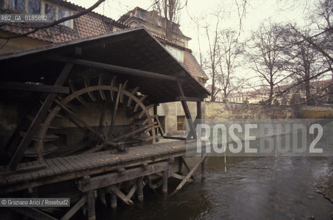 ( REPUBBLICA CECA ) PRAGA : IL QUARTIERE DI PETRIN MULINO  - © 1986 Graziano Arici/Rosebud2 / GEO