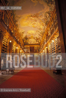 ( REPUBBLICA CECA ) PRAGA : LA BIBLIOTECA DEL CONVENTO DI STRAHOVSKY ( STRAHOVSKY KLASTER ) - © 1986 Graziano Arici/Rosebud2 / GEO