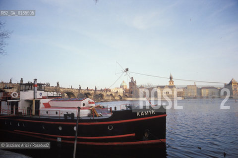 ( REPUBBLICA CECA ) PRAGA : IL FIUME MOLDAVA  - © 1986 Graziano Arici/Rosebud2 / GEO