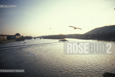 ( REPUBBLICA CECA ) PRAGA : IL FIUME MOLDAVA  - © 1986 Graziano Arici/Rosebud2 / GEO