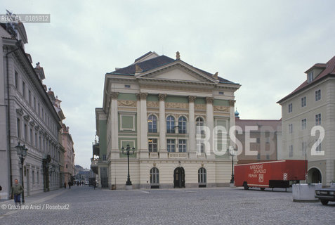( REPUBBLICA CECA ) PRAGA : IL TEATRO TYLOVO DIVADLO  - © 1986 Graziano Arici/Rosebud2 / GEO / MOZART