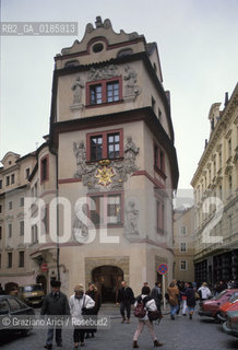 ( REPUBBLICA CECA ) PRAGA : STARE MESTO - CASA  AL POZZO DORO   - © 1986 Graziano Arici/Rosebud2 / GEO