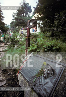 ( REPUBBLICA SLOVACCA  ) -  SLOVACCHIA  - MEMORIALE DI CADUTI  SUI MONTI TATRA   - © 1986 Graziano Arici/Rosebud2 / GEO