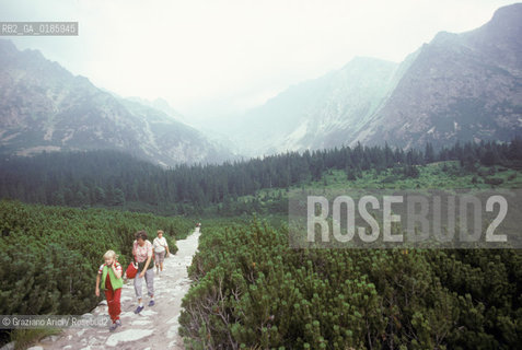 ( REPUBBLICA SLOVACCA  ) -  SLOVACCHIA  - PANORAMA SUI MONTI TATRA   - © 1986 Graziano Arici/Rosebud2 / GEO