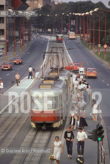 ( REPUBBLICA SLOVACCA  ) -  SLOVACCHIA  - BRATISLAVA : UNA STRADA  - © 1986 Graziano Arici/Rosebud2 / GEO