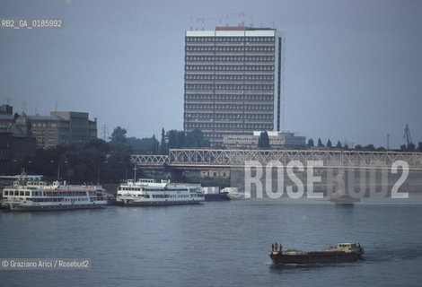( REPUBBLICA SLOVACCA  ) -  SLOVACCHIA  - BRATISLAVA : IL  FIUME DANUBIO  - © 1986 Graziano Arici/Rosebud2 / GEO
