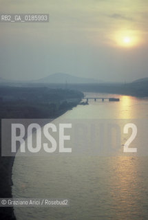 ( REPUBBLICA SLOVACCA  ) -  SLOVACCHIA  - BRATISLAVA : IL  FIUME DANUBIO  - © 1986 Graziano Arici/Rosebud2 / GEO