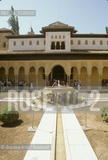 ( SPAGNA  ) ANDALUSIA  GRANADA  : IL PALAZZO DELLALHAMBRA PATIO DE LOS LEONES    © 1990 Graziano Arici/Rosebud2 / GEO / ARCHITETTURA ARABO ANDALUSA