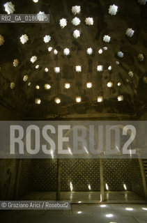 ( SPAGNA  ) ANDALUSIA  GRANADA  : QUARTIERE DELLALBAICIN BAGNO ARABO   © 1990 Graziano Arici/Rosebud2 / GEO / ARCHITETTURA ARABO ANDALUSA