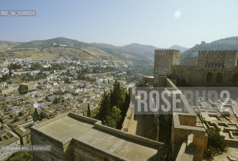 ( SPAGNA  ) ANDALUSIA  GRANADA  : IL PALAZZO DELLALHAMBRA E IL QUARTIERE DELLALBAICIN    © 1990 Graziano Arici/Rosebud2 / GEO / ARCHITETTURA ARABO ANDALUSA.