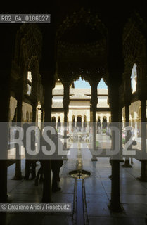 ( SPAGNA  ) ANDALUSIA  GRANADA  : IL PALAZZO DELLALHAMBRA PATIO DE LOS LEONES    © 1990 Graziano Arici/Rosebud2 / GEO / ARCHITETTURA ARABO ANDALUSA