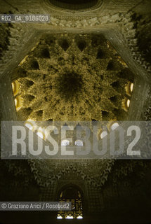 ( SPAGNA  ) ANDALUSIA  GRANADA  : IL PALAZZO DELLALHAMBRA  SOFFITTO    © 1990 Graziano Arici/Rosebud2 / GEO / ARCHITETTURA ARABO ANDALUSA