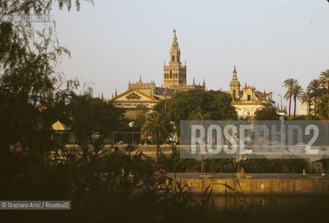 ( SPAGNA  ) ANDALUSIA  SIVIGLIA  : PANORAMA CON LA TORRE GIRALDA    © 1980 Graziano Arici/Rosebud2 / GEO
