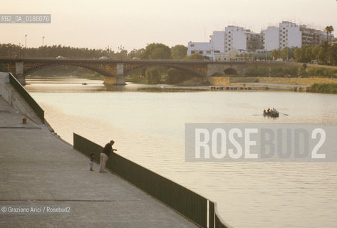 ( SPAGNA  ) ANDALUSIA  SIVIGLIA  : PANORAMA CON IL FIUME GUADALQUIVIR    © 1980 Graziano Arici/Rosebud2 / GEO