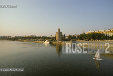 ( SPAGNA  ) ANDALUSIA  SIVIGLIA  : PANORAMA CON IL FIUME GUADALQUIVIR    © 1980 Graziano Arici/Rosebud2 / GEO