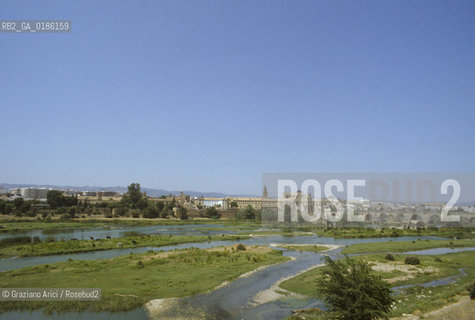 ( SPAGNA  ) ANDALUSIA  CORDOVA ( CORDOBA )  : PANORAMA  CON IL FIUME GUADALQUIVIR   © 1980 Graziano Arici/Rosebud2 / GEO