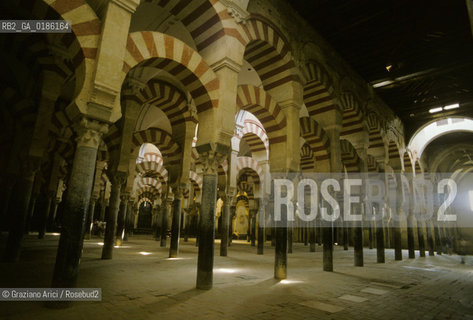 ( SPAGNA  ) ANDALUSIA  CORDOVA ( CORDOBA )  : MOSCHEA CATTEDRALE   © 1980 Graziano Arici/Rosebud2 / GEO ARCHITETTURA ARABO ANDALUSA.
