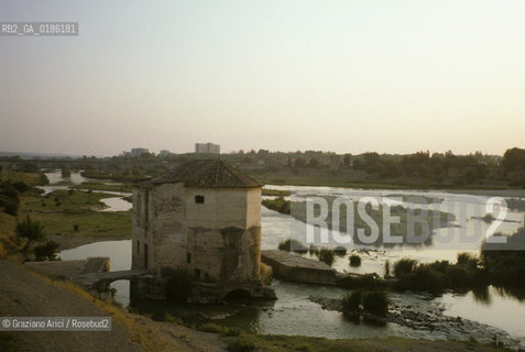 ( SPAGNA  ) ANDALUSIA  CORDOVA ( CORDOBA )  : PANORAMA  CON IL FIUME GUADALQUIVIR   © 1980 Graziano Arici/Rosebud2 / GEO MULINI ARABI