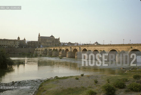 ( SPAGNA  ) ANDALUSIA  CORDOVA ( CORDOBA )  : PANORAMA  CON IL FIUME GUADALQUIVIR   © 1980 Graziano Arici/Rosebud2 / GEO