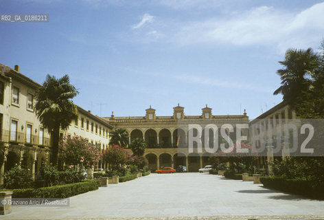 ( SPAGNA  ) ANDALUSIA GUADIX : LA PIAZZA © 1980 Graziano Arici/Rosebud2 / GEO