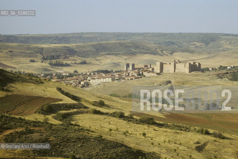 ( SPAGNA  ) CASTIGLIA LA CITTA FORTIFICATA DI SIGUENZA © 1980 Graziano Arici/Rosebud2 / GEO