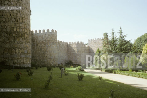 ( SPAGNA  ) CASTIGLIA AVILA : LE MURA © 1980 Graziano Arici/Rosebud2 / GEO