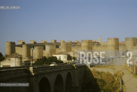 ( SPAGNA  ) CASTIGLIA AVILA : LE MURA © 1980 Graziano Arici/Rosebud2 / GEO
