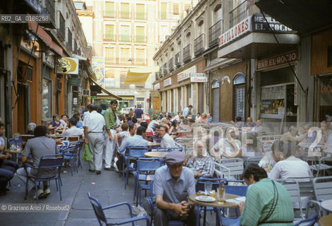 ( SPAGNA  ) CASTIGLIA MADRID : UNA STRADA DEL CENTRO  © 1980 Graziano Arici/Rosebud2 / GEO
