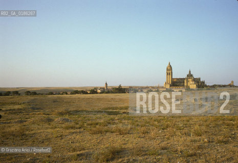 ( SPAGNA  ) CASTIGLIA SEGOVIA  : PANORAMA DELLA CITTA  © 1980 Graziano Arici/Rosebud2 / GEO