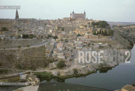 ( SPAGNA  ) CASTIGLIA TOLEDO  :  PANORAMA DELLA CITTA E IL FIUME TAGO  © 1980 Graziano Arici/Rosebud2 / GEO